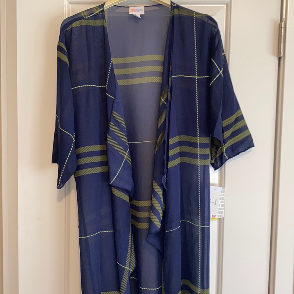 NWT Size S LuLaRoe Shirley